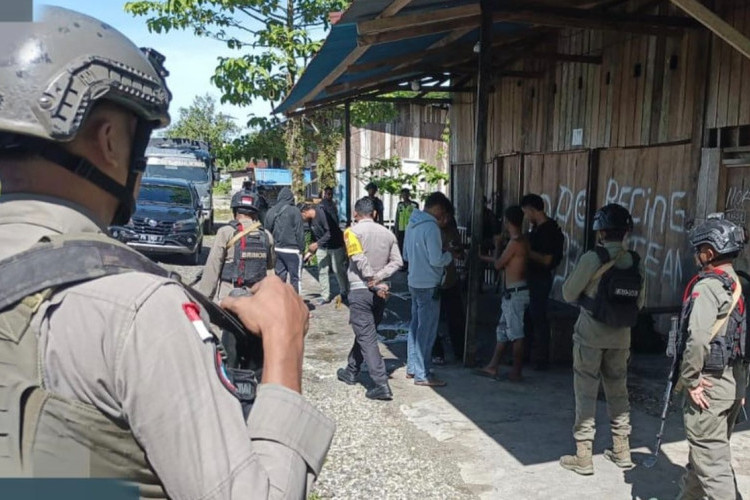 Pria Tewas Dibacok di Yahukimo Saat Bongkar Muatan Sembako, Pelaku Diduga KKB Kini Diselidiki!