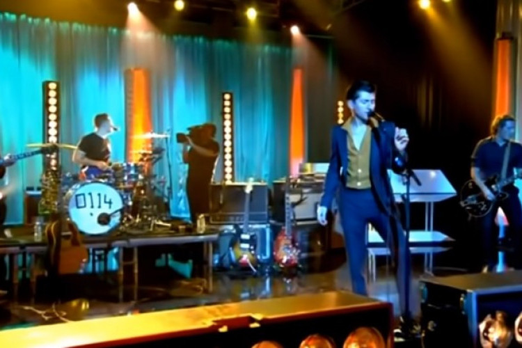 Arctic Monkeys Gelar Konser di Jakarta Tahun 2023, Intip Rekomendasi Lagu Hitsnya Biar Bisa Sing Along!