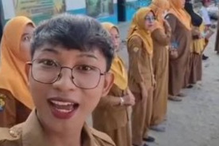 Mengenal Sosok Mohammad Yasin Guru SD Nyentrik di Tolitoli yang Kontrak Kerjanya Diputus Usai Video Lipstikan di Kelas Viral