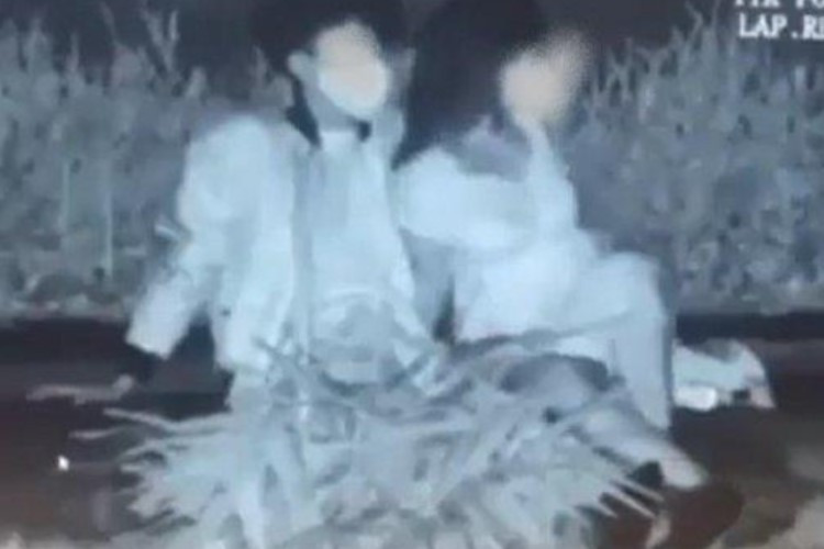 Tertangkap Mesun Saat Hujan, Video Muda-Mudi Lapangan Renon 1 Menit 30 Detik Trending Lagi 