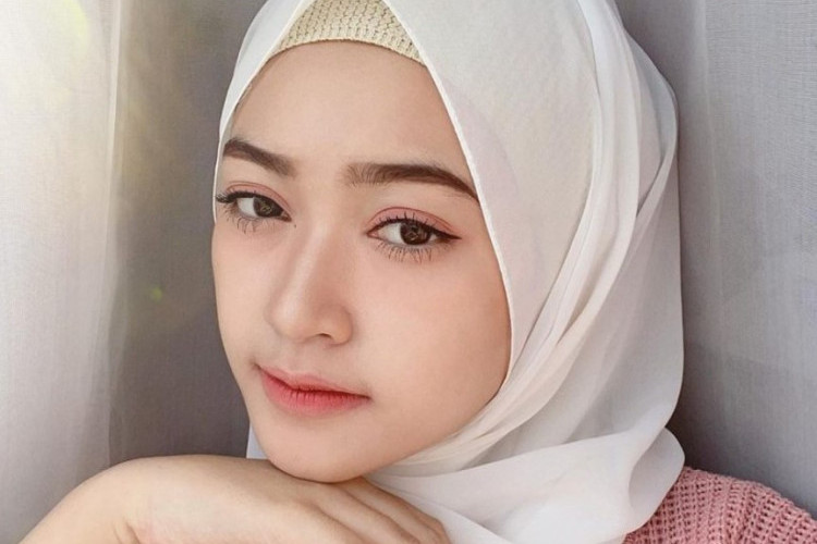 Foto Cantik Sari Endah Pratiwi, Berikut Akun Instagramnya yang Aesthetic Punya Follower 1 Juta