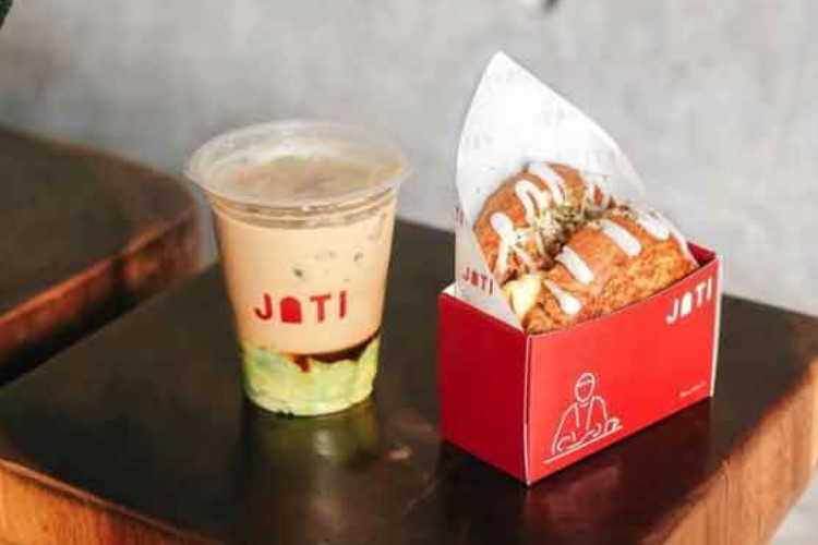 Harga Menu Jati Kopi Cafe Bandung Tahun 2023, Kafe Minimalis Dengan Area Outdoor Luas yang Intagramable