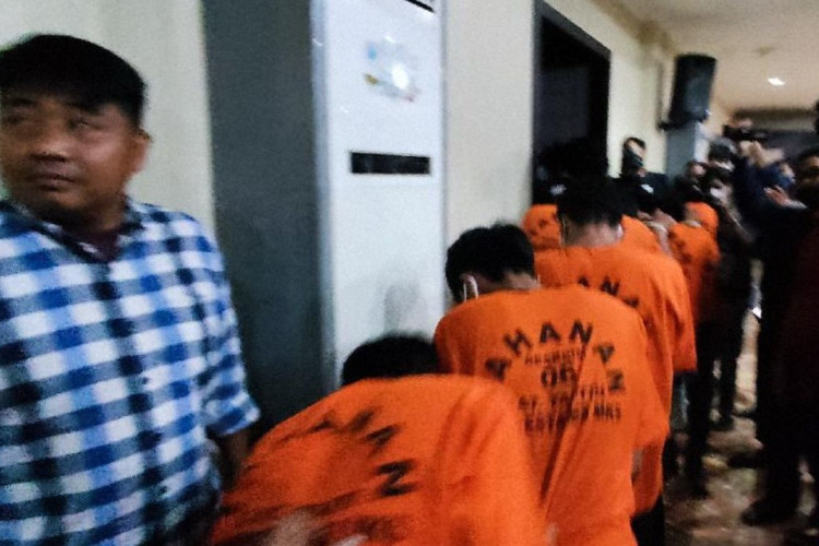 Anggota Geng Motor Bawa Sajam di Makassar Bunuh Warga, 20 Orang Diamankan Kepolisian!
