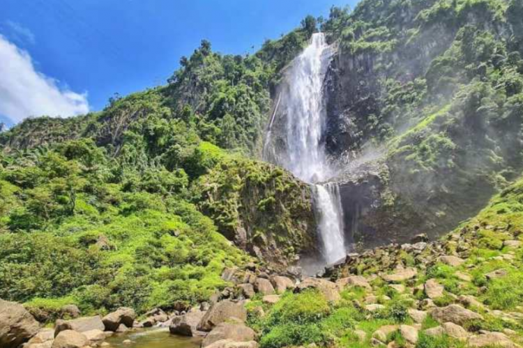 Harga Tiket Masuk Air Terjun Ponot Terbaru 2023, Air Terjun Tertinggi di Indonesia yang Sangat Eksotis