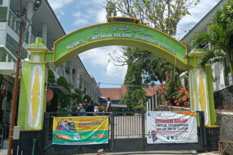 Biaya Pendidikan Pondok Pesantren Husnul Khotimah Kuningan Tahun Ajaran 2023/2024 Untuk Santri Putra dan Putri