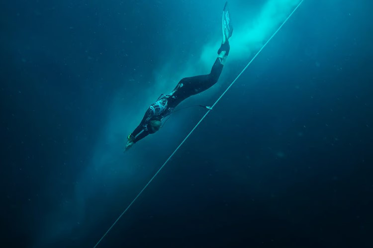 Nonton Film Netflix The Deepest Breath (2023) Sub Indo Rekor Dunia Penyelam Laut Terdalam 