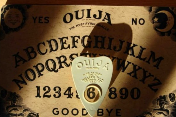 Cara Membuat Game Papan Ouija Sendiri, Dijamin Mudah Banget dan Aman di Kantong