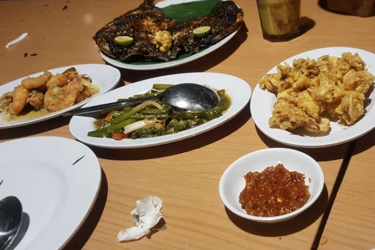 Alamat Resto Saung Rawalele Terdekat Berikut Jadwal Operasional Serta Harga Menu Best Sellernya 