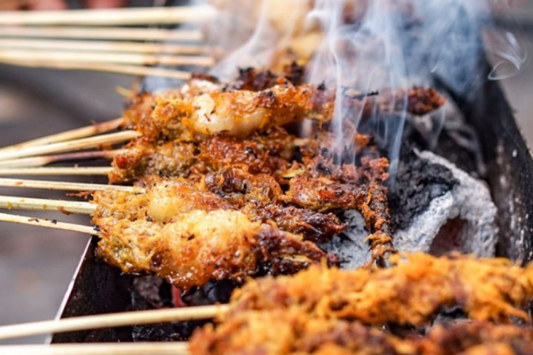 Sate Klopo Madura Viral TikTok dan Instagram, Kuliner Legit yang Selalu Habis 2000 Tusuk Per Hari