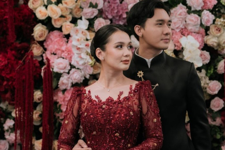 Profil Dea Annisa, Aktris Cantik yang Baru Saja Dilamar Mazaki Tampil dengan Balutan Kebaya Merah!