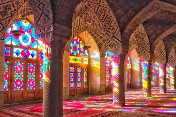 7 Contoh Warna Masjid yang Bagus Buat Ibadah Makin Adem dan Khusyuk 