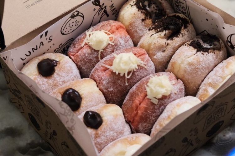 Rekomendasi Menu Luna's Doughnuts Kokas yang Wajib Dicoba! Ada Paket Party Box Bisa Untuk Rayakan Ultah