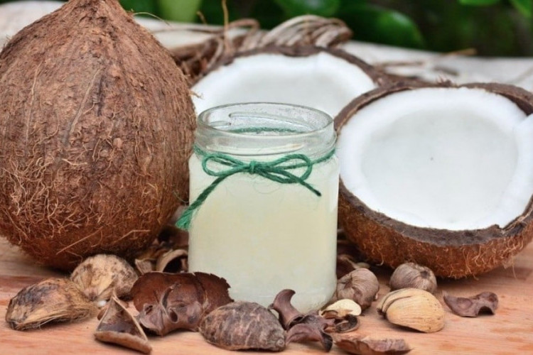 Mengenal Virgin Cocout Oil (VCO) yang Berbeda dengan Minyak Kelapa Biasa, Serta Kegunaannya