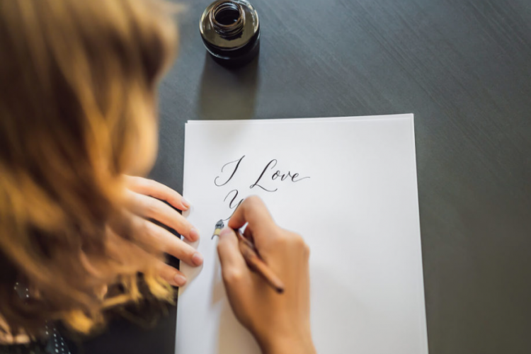 Contoh Surat Cinta Lucu Bahasa Inggris Untuk Kakak Senior, Buat Ungkapan Cinta Lebih Berarti