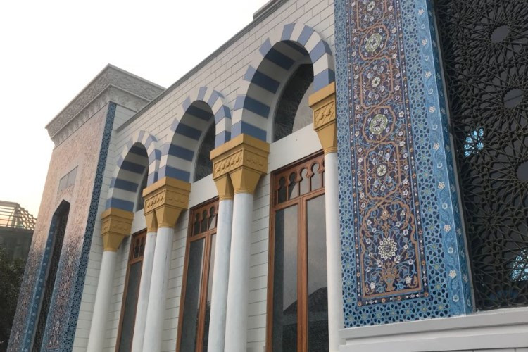 Rekomendasi 7 Motif Keramik Dinding Masjid Yang Bagus dan Bikin Adem Suasana, Beribadah Makin Semangat