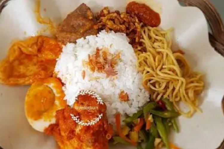 Harga Menu Nasi Campur DG. Muchlis, Makassar Terbaru 2023, Mulai dari Rp15.000 Sudah Bisa Makan Enak