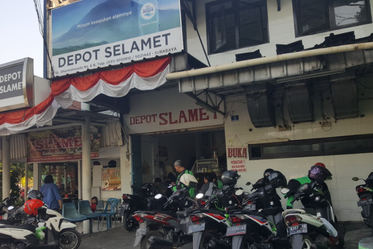 Lokasi dan Jam Buka-Tutup Depot Slamet Surabaya, Dekat Stasiun dan Mudah Dijangkau!