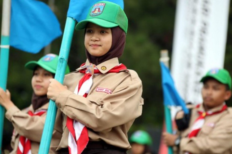 Cara Pasang Bet Pramuka untuk Anak SMA Putri, Jangan Sampai Salah Tempel Ya!