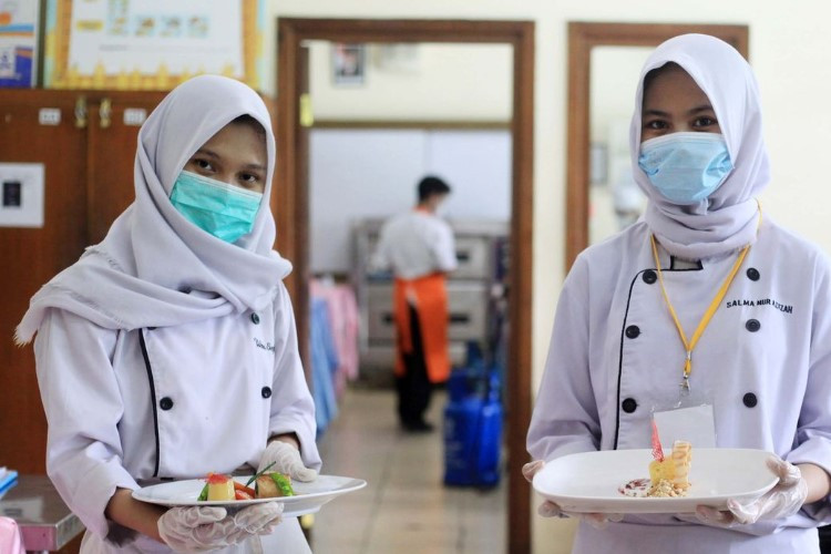 Rekomendasi 7 Jurusan SMK Perempuan yang Terbaik, Punya Prospek Karier Jelas Bergaji Tinggi 