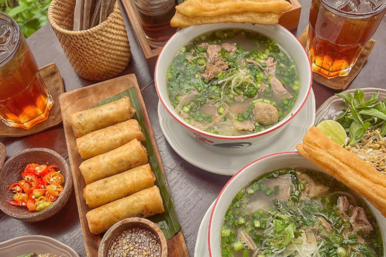 Daftar Harga Menu Mevui Vietnam Kitchen, Bali Terbaru 2023, Nikmati Menu Khas Vietnam Mulai dari Rp30 Ribuan Aja