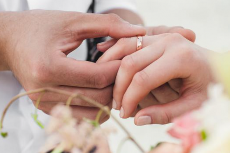 Kumpulan Pantun Pernikahan Berisi Ucapan Selamat Menempuh Hidup Baru Untuk Pasangan Pengantin