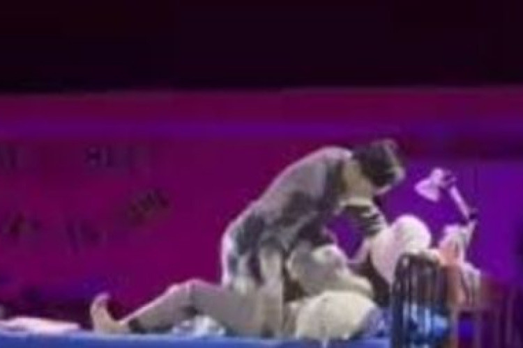 Kontroversi Adegan Ranjang Teater Kampus UM Malaysia Viral, Adegan Dipandang Tak Bermoral Sampai Dikecam Pemerintah