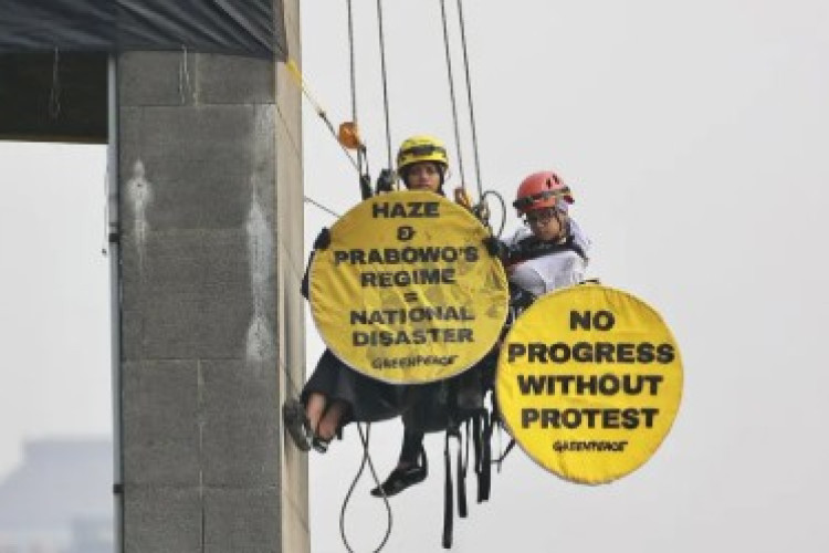 Nama-nama Tokoh dan Juru Kampanye di Balik Aksi Teatrikal Viral Greenpeace yang Menghebohkan Warga Jakarta Pagi Hari