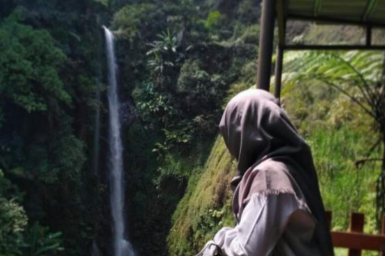 Sejarah Wisata Curug Cantel yang Mengikat Dua Tebing Dari Aliran Sungai Kalipedes Jawa Tengah