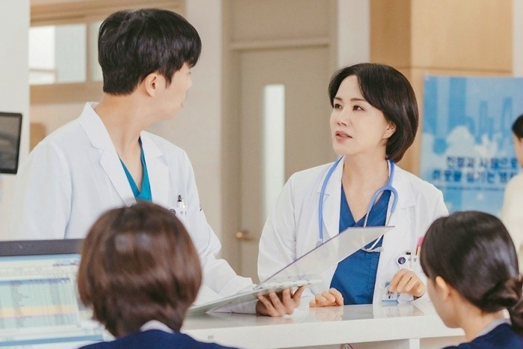 Rilis Malam Ini! Nonton Drama Korea Doctor Cha (2023) Episode 7-8 Sub Indo, Roy Mencoba Dekati Jeong-suk