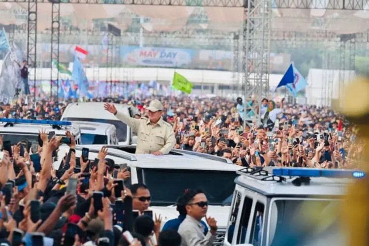 Prabowo Sahkan Keppres Satgas Mitigasi PHK di Hari Buruh, Lindungi Hak Korban Pemutusan Kontrak Kerja!