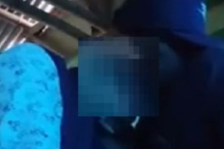 Link Video Istri dan Selingkuhan Mesum di Rumah Saat Suami Kerja, Full Durasi No Sensor! Langsung Digrebek Warga