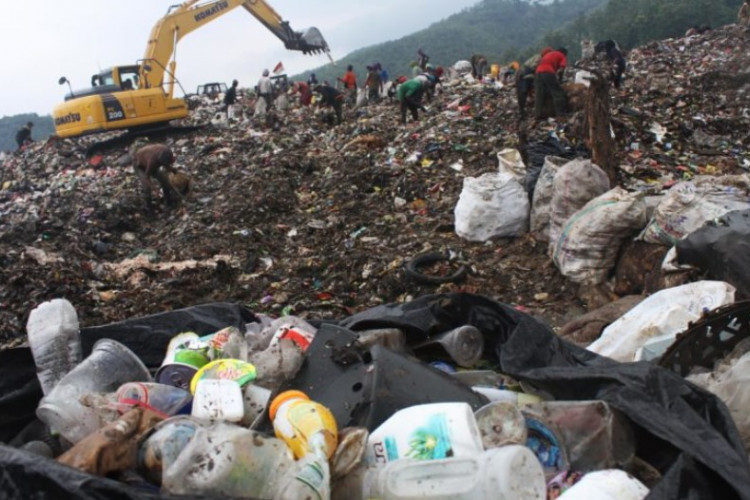 Permasalahan Sampah di Kota Bandung Masih Krisis, Banyak TPS Kelebihan Muatan