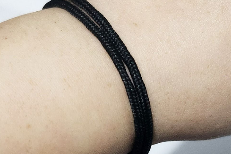 Arti Gelang Hitam Viral: Simbol, Tren, dan Maknanya di Kalangan Anak Muda