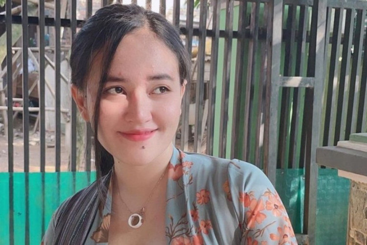 Kumpulan Potret Cantik Ochi Berlian, Seleb TikTok yang Perankan jadi Tukang Jamu! Ungkap Minder Miliki Payudara Besar