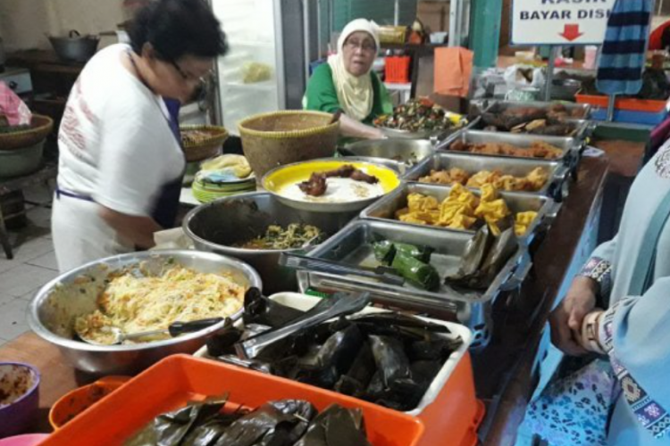 Alamat dan Jam Operasional Warung Nasi Ampera Cinunuk Terbaru 2023, Sediakan Menu Masakan Khas Sunda