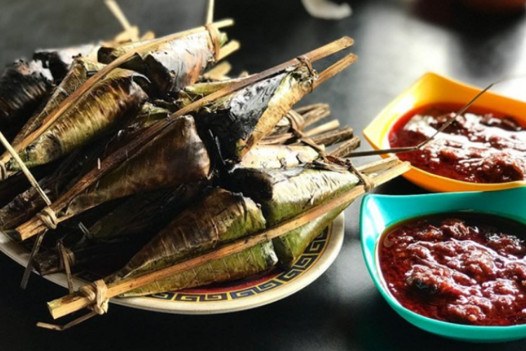 15+ Rekomendasi Makanan Khas dan Enak di Pontianak, Nyesel Banget Kalau Nggak Cobain!