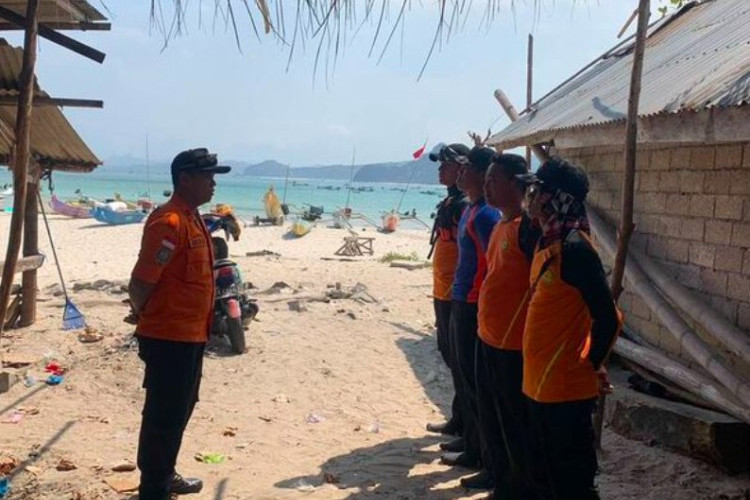 Tragis! Niat Abadikan Momen di Pantai Semeti Berujung Maut, Wisatawan Tewas Jatuh dari Tebing
