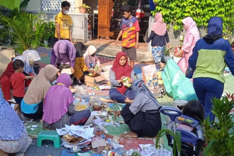 Susunan Acara Arisan PKK Lingkup RT, Gambaran Acara Dalam Kegiatan Semi Formal