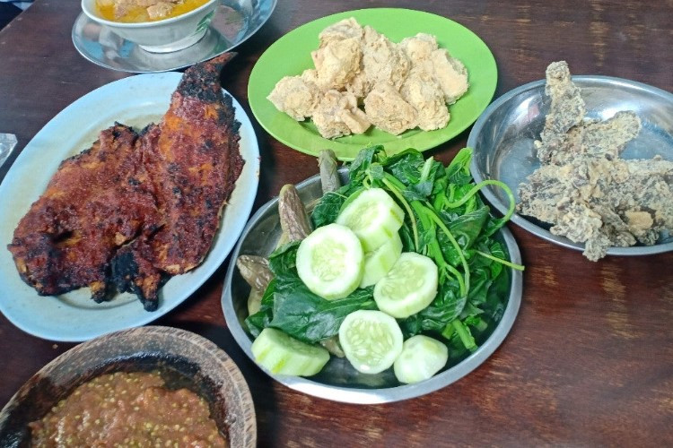Alamat dan Jam Buka Warung Biru Terdekat, Hadirkan Ragam Kuliner Khas Nusantara yang Nikmat 