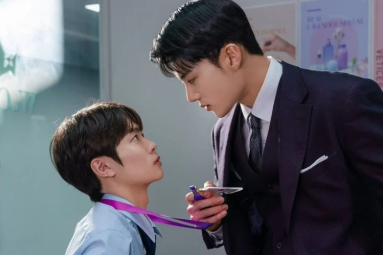 Nonton Drama BL Jun & Jun (2023) Episode 1-2 Sub Indo Mendadak Si Crush Jadi Manager Kantor yang Galak 