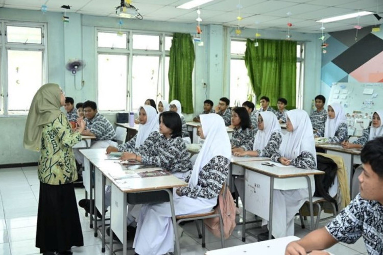 Klaim Guru Honorer Tidak Boleh Mengajar di 2027 adalah Hoaks? Inilah Isi Asli SE Mendikdasmen!