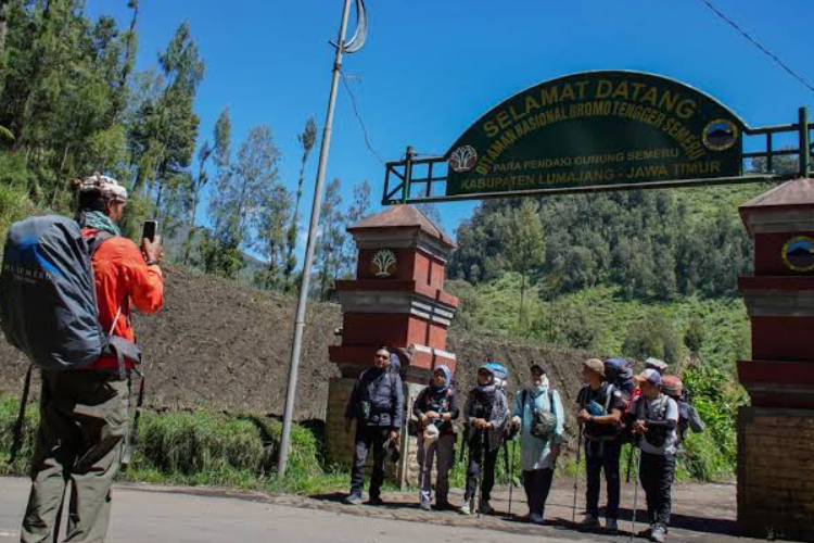 Pendakian Gunung Semeru Ditutup Sementara Untuk Hormati Perayaan Hari Karo Mulai 7 Hingga 18 Agustus 2026