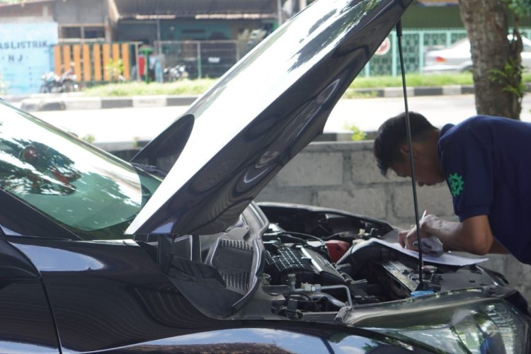 Kumpulan Gambar PAP di Bengkel Mobil Siang Hari yang Belum Pernah Dipakai, Pakai Buat Ngeles