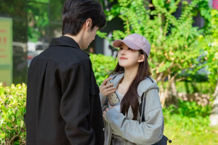 Nonton Drama China Hidden Love (2023) Episode 12 SUB Indo, Jian Yi Menyiram Air Ke Wajah Jiaxu Tayang di YOUKU Malam Ini!