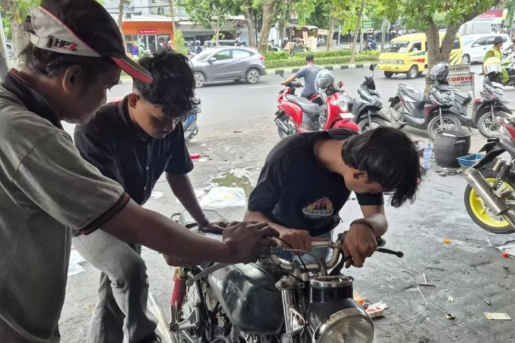 Geger! Puluhan Motor Brebet Setelah Isi Pertalite, Menteri ESDM Sidak dan Cek Kualitas BBM di Jatim