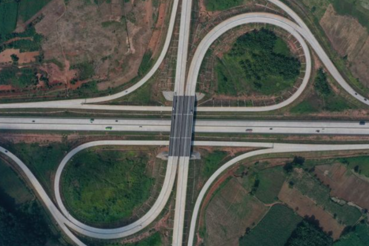 Jalan Tol Terpanjang di Indonesia Adalah? Terbentang dengan Panjang 371,5 Kilometer