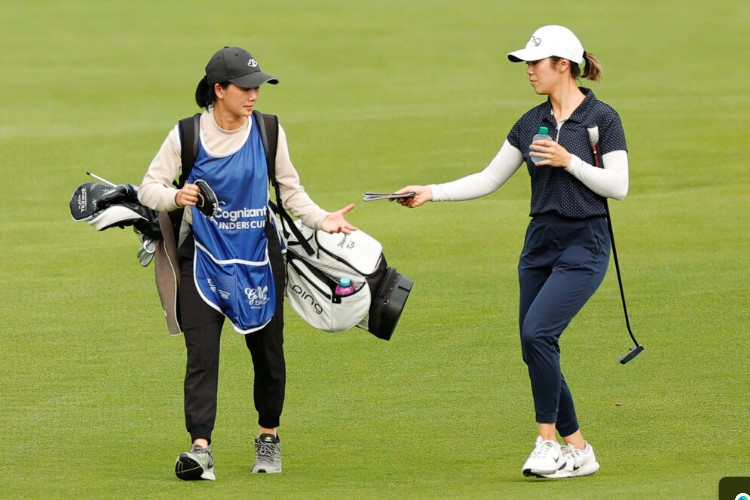 Mengenal Caddy Golf, Sebuah Pekerjaan yang Memerlukan Banyak Skill Serba Bisa Good Looking Doang Gak Cukup 