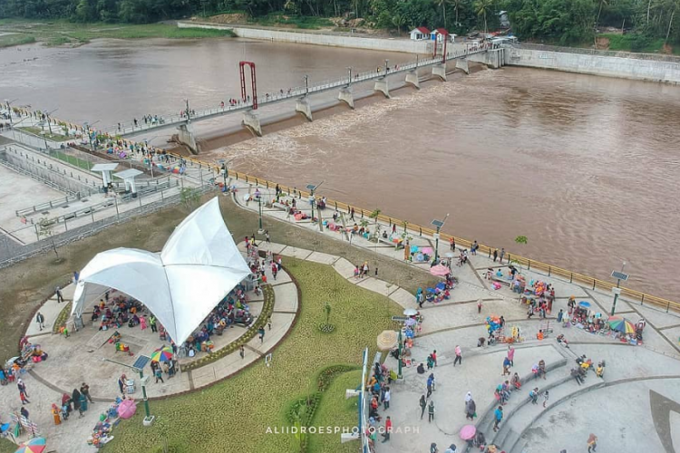 Wisata Bendungan Kamijoro, Pesona Dam yang Legendaris dengan Spot Sunset Unik