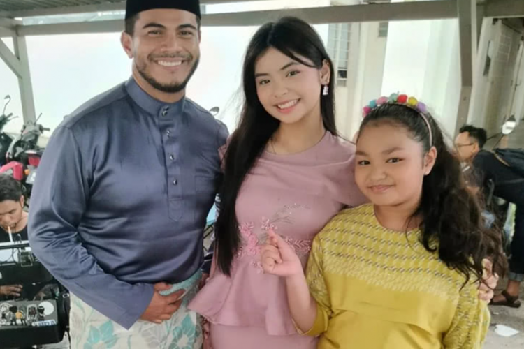 Nonton Telefilm Raya Tahun Depan (TV3) Full Episode Sub Indo, Perjalanan Gadis Kecil di Hari Raya dengan Keluarga Barunya