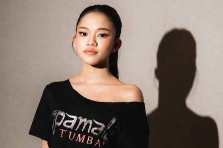 Transformasi Mengejutkan Ummi Quary: Dari Gaya Sederhana Jadi Tampil Glamor, Netizen Tak Percaya! Profil dan Biodatanya Disorot